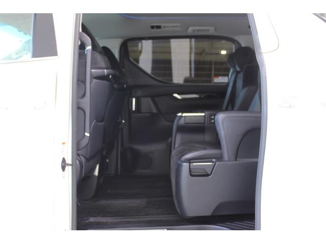 アルファード ２．５Ｓ　Ｃパッケージ　禁煙車　純正１０インチナビ　純正１２インチ後席モニター　バックカメラ　電動リアゲート　レーダークルーズコントロール　クリアランスソナー　フルセグＴＶ　メモリ付パワーシート　ステアリングヒーター　７人乗（44枚目）