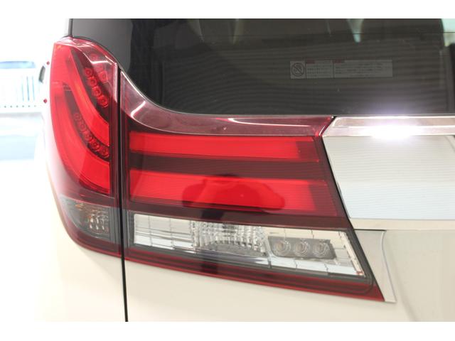 アルファード ３．５ＧＦ　禁煙車　サンルーフ　１０．５インチ純正ナビ　フルセグＴＶ　全周囲カメラ　ＪＢＬサウンド　純正１２インチ後席モニター　シートヒーター　ベージュ革シート　両側電動スライドドア　電動リアゲート　純正１７ＡＷ（20枚目）