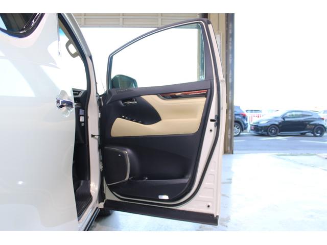 アルファード ３．５ＧＦ　禁煙車　サンルーフ　１０．５インチ純正ナビ　フルセグＴＶ　全周囲カメラ　ＪＢＬサウンド　純正１２インチ後席モニター　シートヒーター　ベージュ革シート　両側電動スライドドア　電動リアゲート　純正１７ＡＷ（29枚目）