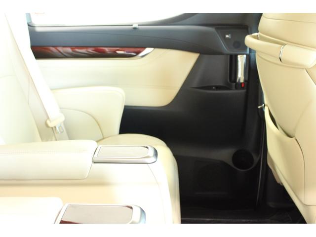 アルファード ３．５ＧＦ　禁煙車　サンルーフ　１０．５インチ純正ナビ　フルセグＴＶ　全周囲カメラ　ＪＢＬサウンド　純正１２インチ後席モニター　シートヒーター　ベージュ革シート　両側電動スライドドア　電動リアゲート　純正１７ＡＷ（30枚目）