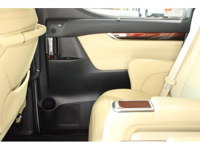 アルファード ３．５ＧＦ　禁煙車　サンルーフ　１０．５インチ純正ナビ　フルセグＴＶ　全周囲カメラ　ＪＢＬサウンド　純正１２インチ後席モニター　シートヒーター　ベージュ革シート　両側電動スライドドア　電動リアゲート　純正１７ＡＷ（35枚目）