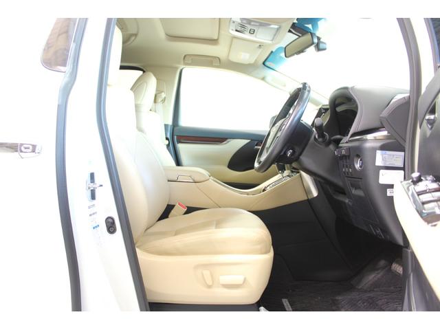 アルファード ３．５ＧＦ　禁煙車　サンルーフ　１０．５インチ純正ナビ　フルセグＴＶ　全周囲カメラ　ＪＢＬサウンド　純正１２インチ後席モニター　シートヒーター　ベージュ革シート　両側電動スライドドア　電動リアゲート　純正１７ＡＷ（38枚目）