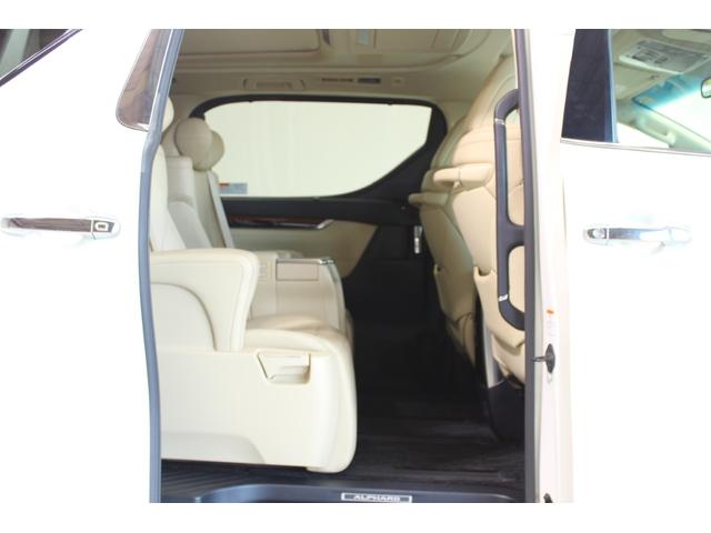 アルファード ３．５ＧＦ　禁煙車　サンルーフ　１０．５インチ純正ナビ　フルセグＴＶ　全周囲カメラ　ＪＢＬサウンド　純正１２インチ後席モニター　シートヒーター　ベージュ革シート　両側電動スライドドア　電動リアゲート　純正１７ＡＷ（40枚目）