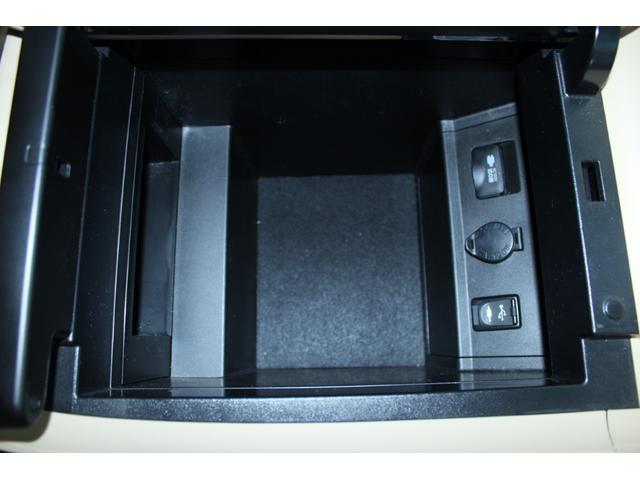 アルファード ３．５ＧＦ　禁煙車　サンルーフ　１０．５インチ純正ナビ　フルセグＴＶ　全周囲カメラ　ＪＢＬサウンド　純正１２インチ後席モニター　シートヒーター　ベージュ革シート　両側電動スライドドア　電動リアゲート　純正１７ＡＷ（62枚目）