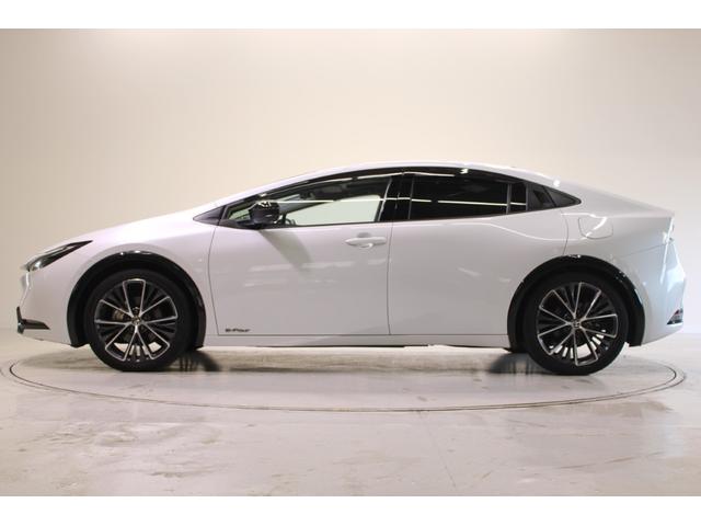 プリウス Z 禁煙車 サンルーフ 純正12.3型ディスプレイオーディオプラス フルセグTV 全周囲カメラ 寒冷地仕様 温冷黒革シート ステアリングヒーター 100V電源 ブラインドスポットモニター 電動リアゲート(11枚目)