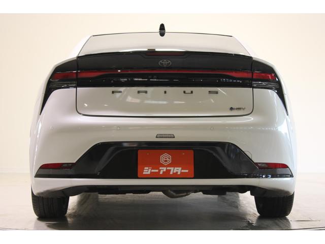 プリウス Z 禁煙車 サンルーフ 純正12.3型ディスプレイオーディオプラス フルセグTV 全周囲カメラ 寒冷地仕様 温冷黒革シート ステアリングヒーター 100V電源 ブラインドスポットモニター 電動リアゲート(13枚目)