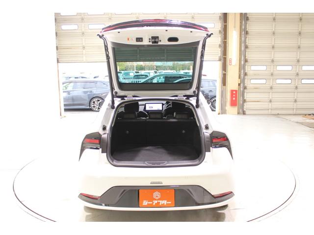 プリウス Z 禁煙車 サンルーフ 純正12.3型ディスプレイオーディオプラス フルセグTV 全周囲カメラ 寒冷地仕様 温冷黒革シート ステアリングヒーター 100V電源 ブラインドスポットモニター 電動リアゲート(33枚目)