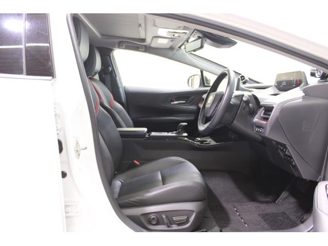 プリウス Z 禁煙車 サンルーフ 純正12.3型ディスプレイオーディオプラス フルセグTV 全周囲カメラ 寒冷地仕様 温冷黒革シート ステアリングヒーター 100V電源 ブラインドスポットモニター 電動リアゲート(38枚目)