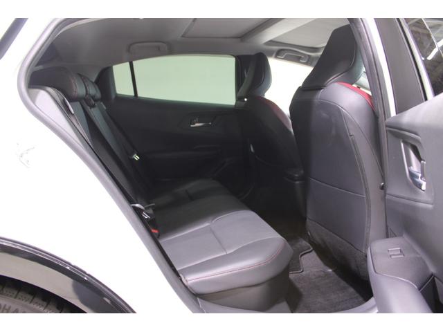 プリウス Z 禁煙車 サンルーフ 純正12.3型ディスプレイオーディオプラス フルセグTV 全周囲カメラ 寒冷地仕様 温冷黒革シート ステアリングヒーター 100V電源 ブラインドスポットモニター 電動リアゲート(40枚目)