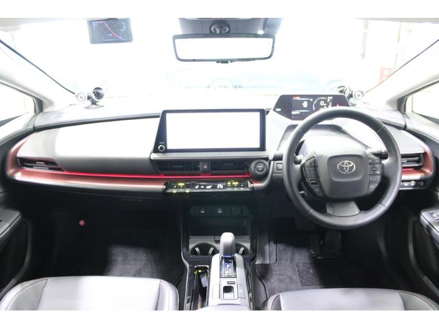 プリウス Z 禁煙車 サンルーフ 純正12.3型ディスプレイオーディオプラス フルセグTV 全周囲カメラ 寒冷地仕様 温冷黒革シート ステアリングヒーター 100V電源 ブラインドスポットモニター 電動リアゲート(46枚目)