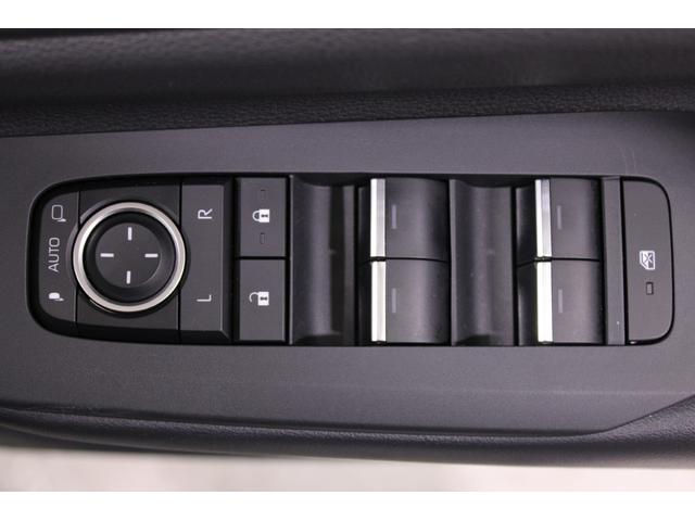 プリウス Z 禁煙車 サンルーフ 純正12.3型ディスプレイオーディオプラス フルセグTV 全周囲カメラ 寒冷地仕様 温冷黒革シート ステアリングヒーター 100V電源 ブラインドスポットモニター 電動リアゲート(53枚目)