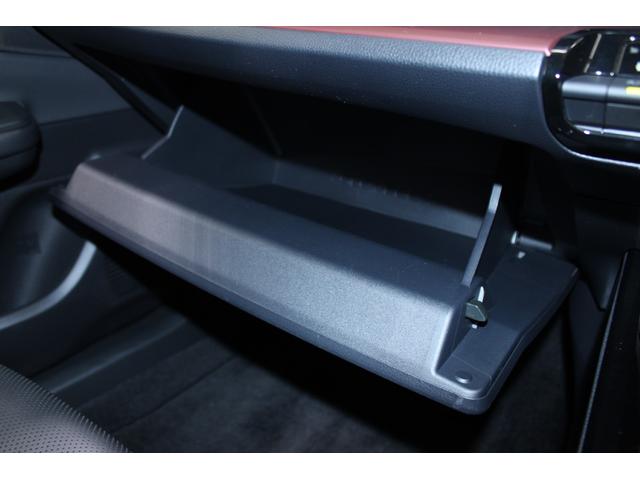 プリウス Z 禁煙車 サンルーフ 純正12.3型ディスプレイオーディオプラス フルセグTV 全周囲カメラ 寒冷地仕様 温冷黒革シート ステアリングヒーター 100V電源 ブラインドスポットモニター 電動リアゲート(60枚目)