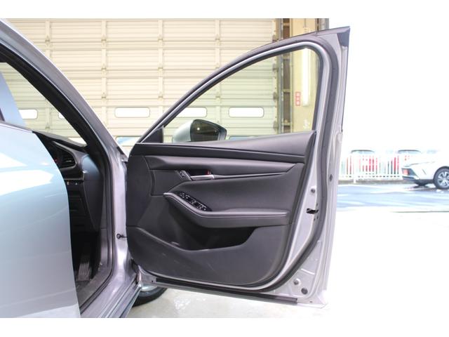 MAZDA3ファストバック 禁煙車 純正8.8インチナビ バックカメラ ブラインドスポットモニター ヘッドアップディスプレイ レーダークルーズ HDMI接続 LEDヘッドライト オートハイビーム Bluetooth接続 ETC(30枚目)