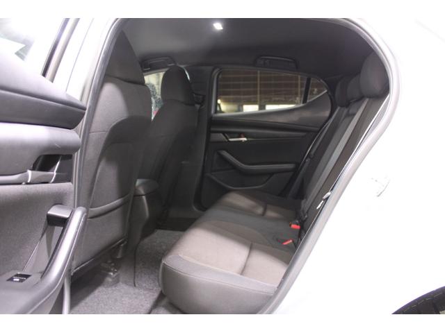 MAZDA3ファストバック 禁煙車 純正8.8インチナビ バックカメラ ブラインドスポットモニター ヘッドアップディスプレイ レーダークルーズ HDMI接続 LEDヘッドライト オートハイビーム Bluetooth接続 ETC(41枚目)