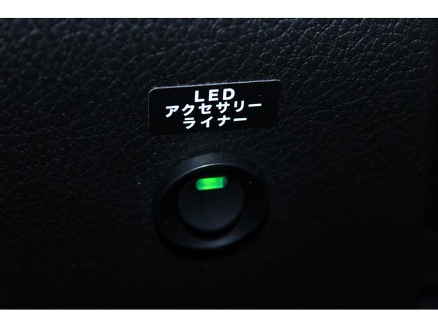 フォレスター ２．０ＸＴ　アイサイト　禁煙車　カロッツェリアナビ　バックカメラ　パドルシフト　シートヒーター　ＨＩＤヘッド　ビルトインＥＴＣ　フォグライト　パワーシート　純正１８アルミホイール　スマートキー　レーダークルーズ　４ＷＤ（4枚目）