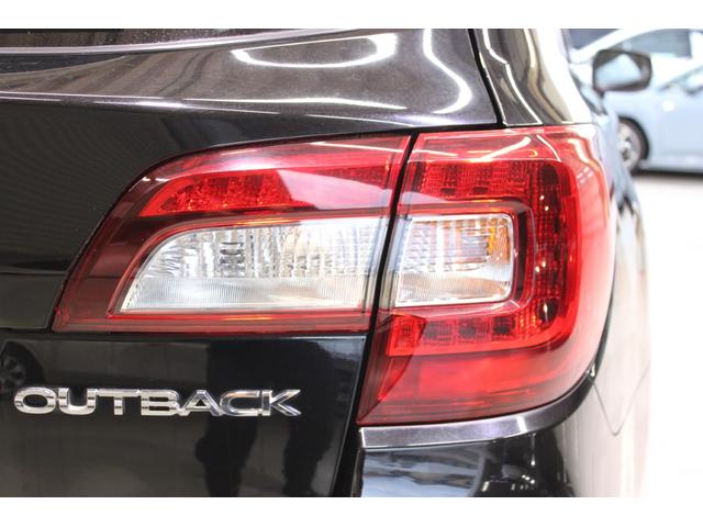 レガシィアウトバック リミテッド　禁煙車　純正８インチナビ　フルセグ　リヤクロストラフィックアラート　ベージュ革パワーシート　シートヒーター　パワーリヤゲート　ＬＥＤヘッドライト　ＬＥＤフォグライト　純正１８ＡＷ　ルーフレール（21枚目）