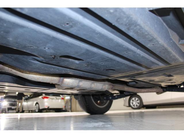 レガシィアウトバック リミテッド　禁煙車　純正８インチナビ　フルセグ　リヤクロストラフィックアラート　ベージュ革パワーシート　シートヒーター　パワーリヤゲート　ＬＥＤヘッドライト　ＬＥＤフォグライト　純正１８ＡＷ　ルーフレール（69枚目）