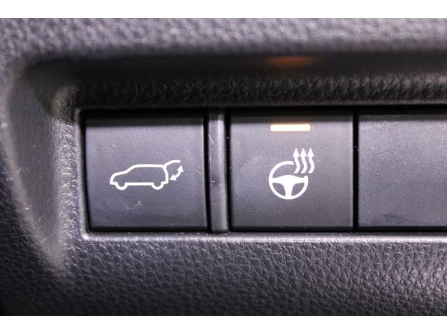 ハリアーハイブリッド Ｚ　レザーパッケージ　禁煙車　調光パノラマルーフ　パノラミックビューモニター　１２．３インチメーカーナビ　ＪＢＬサウンド　フルセグＴＶ　黒革シート　シートヒーター　ベンチレーション　パワーシート　デジタルインナーミラー（6枚目）