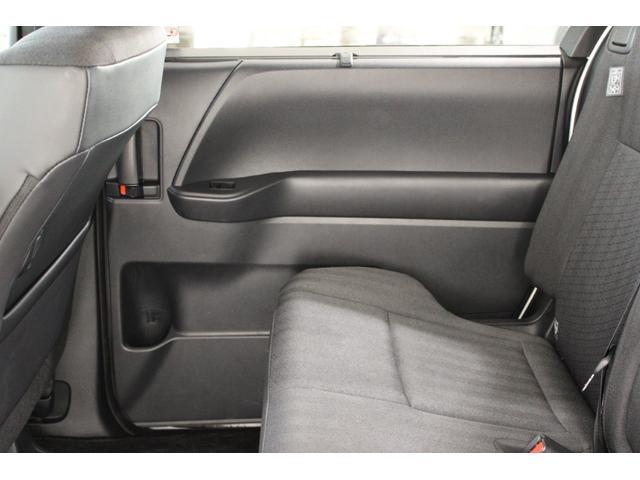 ヴォクシー Ｓ－Ｇ　禁煙車　純正ナビ　フルセグＴＶ　バックカメラ　両側電動スライドドア　レーダークルーズコントロール　ＢＬＵＥＴＯＯＴＨ接続　ＥＴＣ　電動格納ミラー　ＬＥＤヘッドライト　パーキングサポートブレーキ（36枚目）