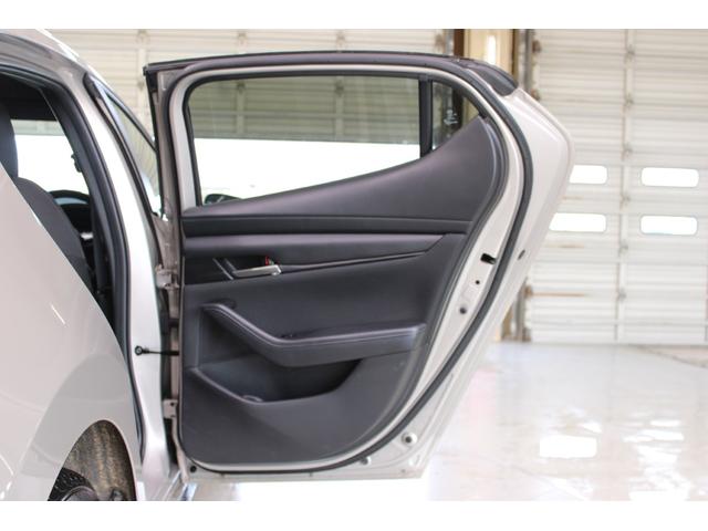 ＭＡＺＤＡ３ファストバック １５Ｓ　ブラックトーンエディション　禁煙車　純正８．８インチナビ　バックカメラ　アダプティブクルーズコントロール　ブラインドスポットモニター　リアフォグランプ　ヘッドアップディスプレイ　ＥＴＣ　Ｂｌｕｅｔｏｏｔｈ　ヒーテッドドアミラー（31枚目）