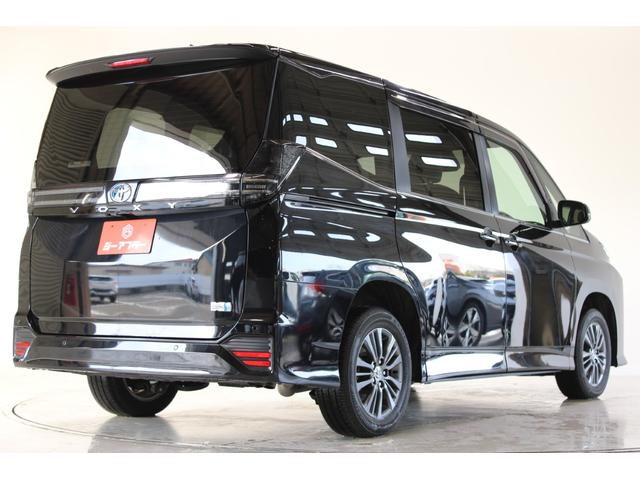 ヴォクシー ハイブリッドＳ－Ｚ　禁煙車　ワンオーナー　寒冷地仕様　１０．５インチディスプレイ　フルセグＴＶ　バックカメラ　ＣＤ・ＤＶＤ再生　ブラインドスポットモニター　両側電動スライドドア　温熱半革シート　トヨタセーフティエンス（13枚目）