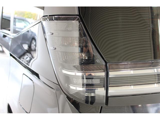 ヴォクシー ハイブリッドＳ－Ｚ　禁煙車　ワンオーナー　寒冷地仕様　１０．５インチディスプレイ　フルセグＴＶ　バックカメラ　ＣＤ・ＤＶＤ再生　ブラインドスポットモニター　両側電動スライドドア　温熱半革シート　トヨタセーフティエンス（20枚目）