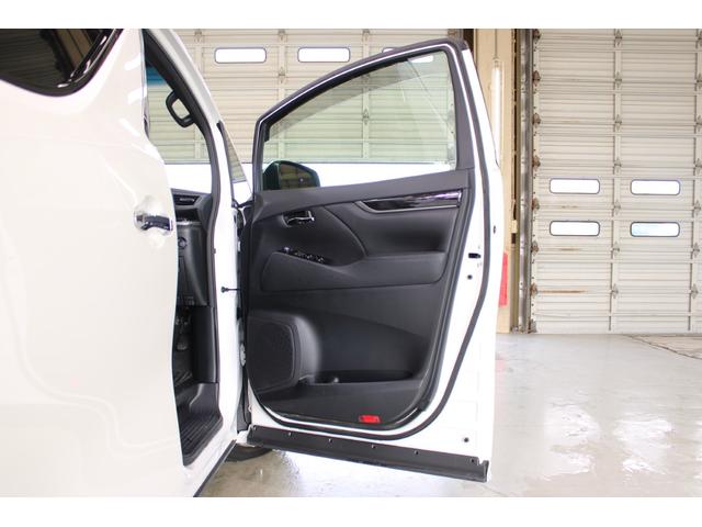 アルファード ２．５Ｓ　タイプゴールド　禁煙車　３眼ＬＥＤヘッドライト　純正９インチナビ　純正１２．１インチフリップダウンモニター　バックカメラ　パワーバックドア　両側電動スライドドア　ＥＴＣ２．０　オートハイビーム（30枚目）