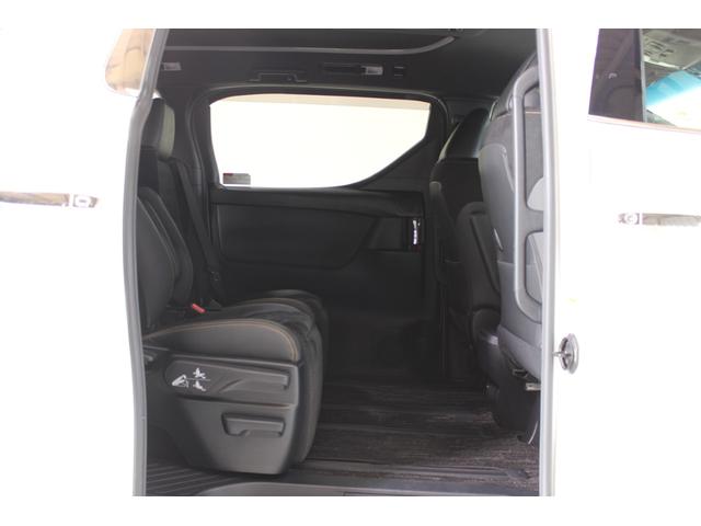 アルファード ２．５Ｓ　タイプゴールド　禁煙車　３眼ＬＥＤヘッドライト　純正９インチナビ　純正１２．１インチフリップダウンモニター　バックカメラ　パワーバックドア　両側電動スライドドア　ＥＴＣ２．０　オートハイビーム（41枚目）