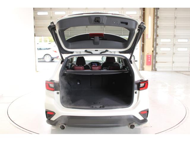 レヴォーグ ＳＴＩスポーツ　ＥＸ　禁煙車　純正１１．６インチナビ　フルセグＴＶ　バックカメラ　デジタルインナーミラー　全席赤黒革温熱シート　電動リアゲート　アイサイトＸ　メモリ付きパワーシート　アダクティブヘッドライト　ＥＴＣ２．０（33枚目）