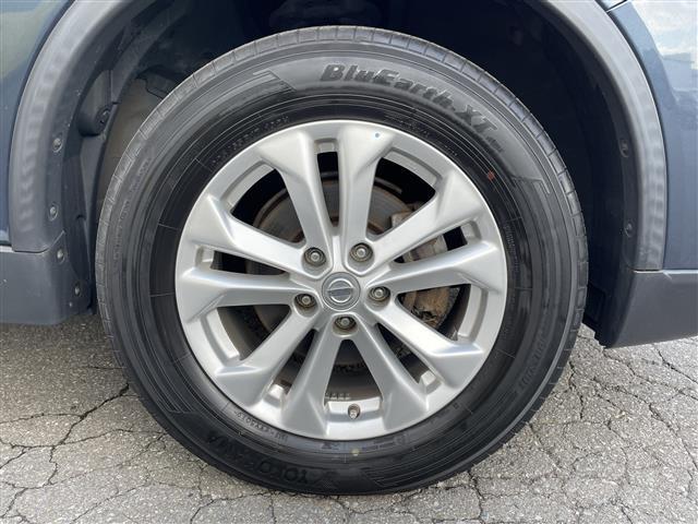 エクストレイル 20X エマージェンシーブレーキパッケージ 純正SDナビ 全方位カメラ ビルトインETC 衝突被害軽減ブレーキ アイドリングストップ クルーズコントロール 革シート シートヒーター LEDヘッドライト オートライト フォグランプ ドアバイザー(16枚目)