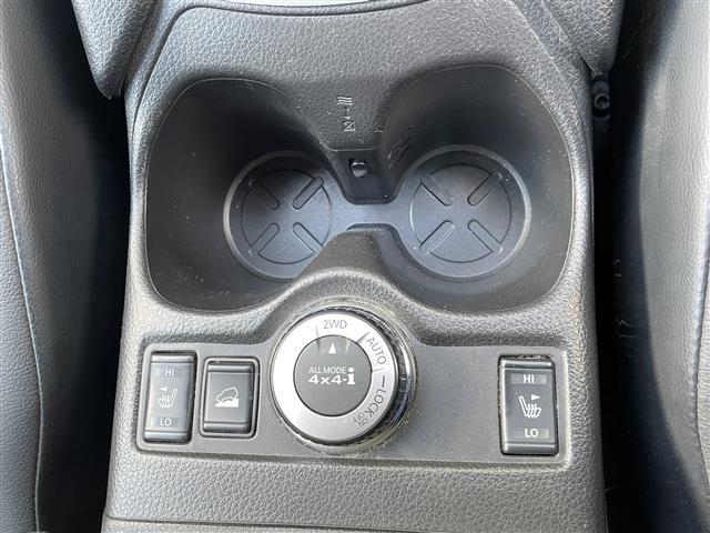 エクストレイル 20X エマージェンシーブレーキパッケージ 純正SDナビ 全方位カメラ ビルトインETC 衝突被害軽減ブレーキ アイドリングストップ クルーズコントロール 革シート シートヒーター LEDヘッドライト オートライト フォグランプ ドアバイザー(31枚目)