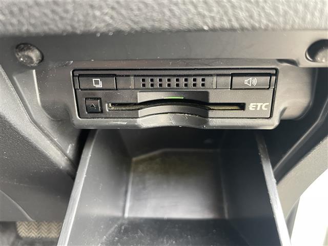 アルファード ２４０Ｓ　タイプゴールド　純正ナビ　ＴＶ　Ｂカメ　ＥＴＣ　両ＰＳ　パワーバックドア　オットマン　ハーフレザー（8枚目）