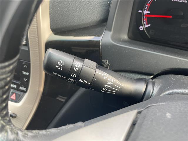 アルファード ２４０Ｓ　タイプゴールド　純正ナビ　ＴＶ　Ｂカメ　ＥＴＣ　両ＰＳ　パワーバックドア　オットマン　ハーフレザー（12枚目）