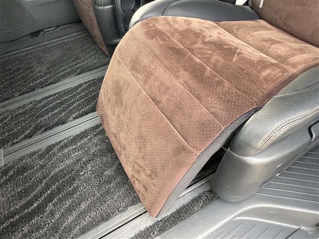 アルファード ２４０Ｓ　タイプゴールド　純正ナビ　ＴＶ　Ｂカメ　ＥＴＣ　両ＰＳ　パワーバックドア　オットマン　ハーフレザー（23枚目）