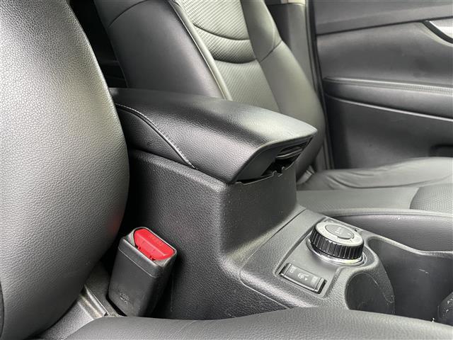 エクストレイル 20X エマージェンシーブレーキパッケージ 4WD 純正SDナビ 全方位カメラ ビルトインETC 衝突被害軽減ブレーキ クルーズコントロール アイドリングストップ ECOモード ダウンヒルアシストコントロール 合皮シート シートヒーター(33枚目)