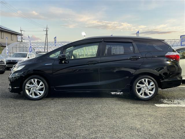 シャトル ハイブリッドZ 衝突軽減被害軽減ブレーキ 純正ナビゲーション Bluetooth バックカメラ ハーフレザーシート LEDヘッドライト フォグランプ クルーズコントロール 室内LEDランプ パドルシフト 純正マット(6枚目)