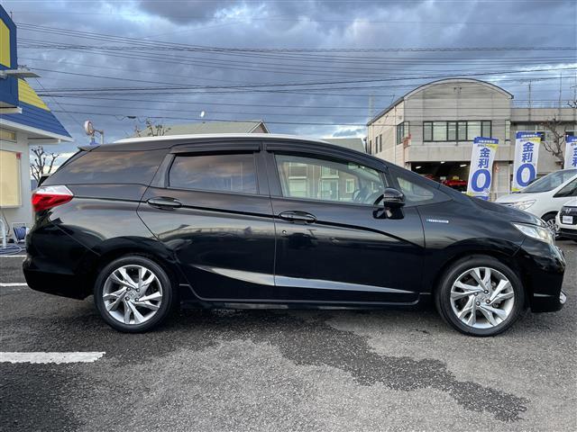 シャトル ハイブリッドZ 衝突軽減被害軽減ブレーキ 純正ナビゲーション Bluetooth バックカメラ ハーフレザーシート LEDヘッドライト フォグランプ クルーズコントロール 室内LEDランプ パドルシフト 純正マット(10枚目)