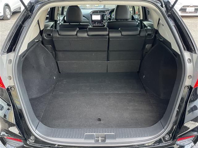 シャトル ハイブリッドZ 衝突軽減被害軽減ブレーキ 純正ナビゲーション Bluetooth バックカメラ ハーフレザーシート LEDヘッドライト フォグランプ クルーズコントロール 室内LEDランプ パドルシフト 純正マット(12枚目)