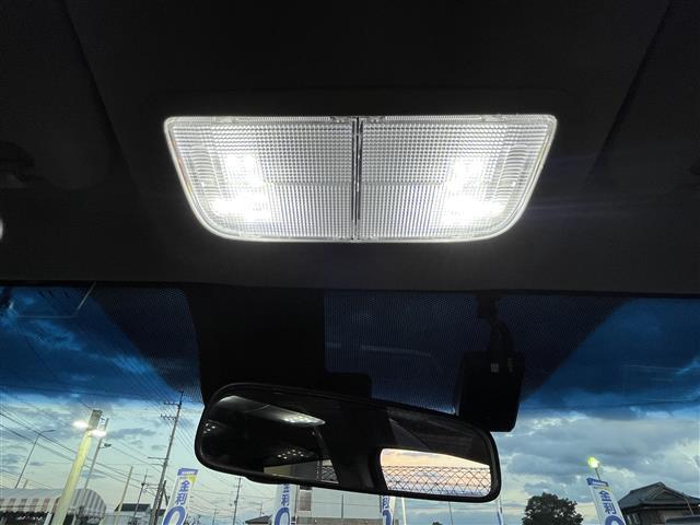 シャトル ハイブリッドZ 衝突軽減被害軽減ブレーキ 純正ナビゲーション Bluetooth バックカメラ ハーフレザーシート LEDヘッドライト フォグランプ クルーズコントロール 室内LEDランプ パドルシフト 純正マット(21枚目)