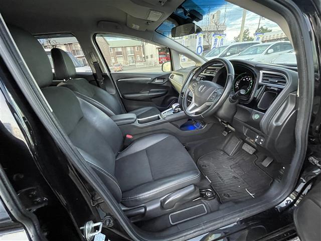 シャトル ハイブリッドZ 衝突軽減被害軽減ブレーキ 純正ナビゲーション Bluetooth バックカメラ ハーフレザーシート LEDヘッドライト フォグランプ クルーズコントロール 室内LEDランプ パドルシフト 純正マット(36枚目)