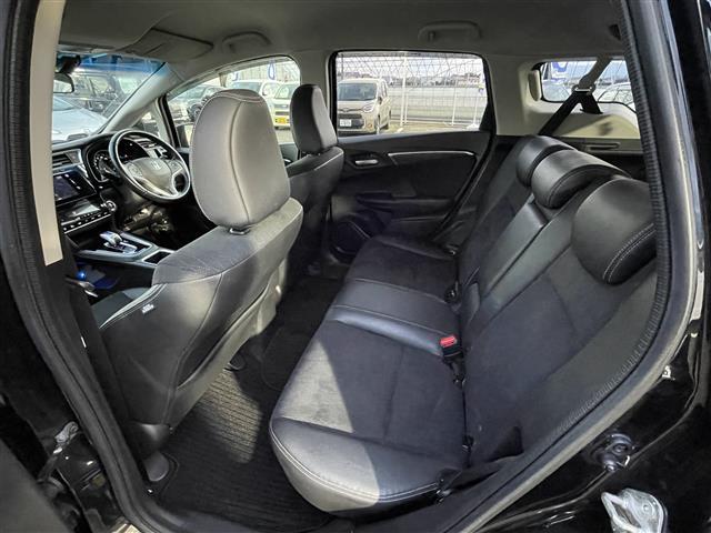 シャトル ハイブリッドZ 衝突軽減被害軽減ブレーキ 純正ナビゲーション Bluetooth バックカメラ ハーフレザーシート LEDヘッドライト フォグランプ クルーズコントロール 室内LEDランプ パドルシフト 純正マット(38枚目)