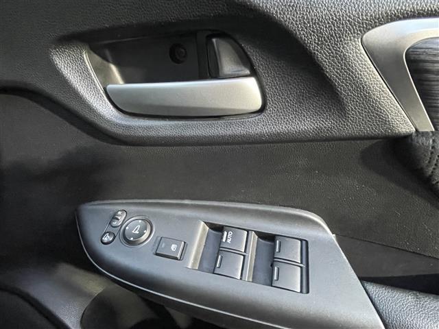 シャトル ハイブリッドZ 衝突軽減被害軽減ブレーキ 純正ナビゲーション Bluetooth バックカメラ ハーフレザーシート LEDヘッドライト フォグランプ クルーズコントロール 室内LEDランプ パドルシフト 純正マット(40枚目)