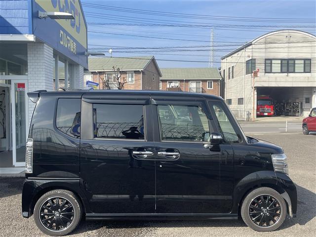 N-BOXカスタム G ターボSSブラックスタイルパッケージ ナビゲーション バックカメラ ハーフレザーシート HIDヘッドライト LEDフォグランプ ドライブレコーダー 両側パワースライドドア プッシュスタート スマートキー オートリトラミラー(4枚目)