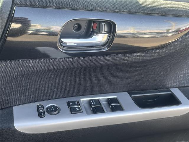 N-BOXカスタム G ターボSSブラックスタイルパッケージ ナビゲーション バックカメラ ハーフレザーシート HIDヘッドライト LEDフォグランプ ドライブレコーダー 両側パワースライドドア プッシュスタート スマートキー オートリトラミラー(24枚目)