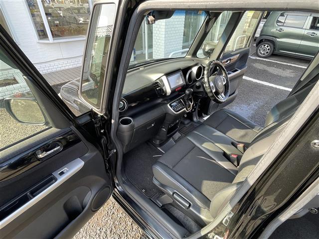 N-BOXカスタム G ターボSSブラックスタイルパッケージ ナビゲーション バックカメラ ハーフレザーシート HIDヘッドライト LEDフォグランプ ドライブレコーダー 両側パワースライドドア プッシュスタート スマートキー オートリトラミラー(30枚目)