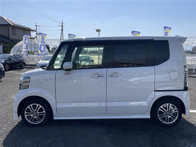 N-BOXカスタム G SSパッケージ 純正ナビゲーション バックカメラ 両側パワースライドドア HIDヘッドライト フォグランプ TRC アイドリングストップ 両席シートヒーター 社外アルミ積み込み プッシュスタート スマートキー(5枚目)