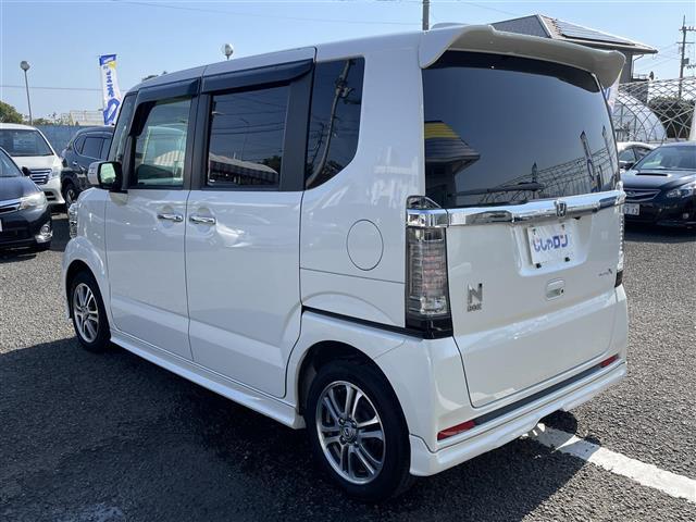 N-BOXカスタム G SSパッケージ 純正ナビゲーション バックカメラ 両側パワースライドドア HIDヘッドライト フォグランプ TRC アイドリングストップ 両席シートヒーター 社外アルミ積み込み プッシュスタート スマートキー(6枚目)