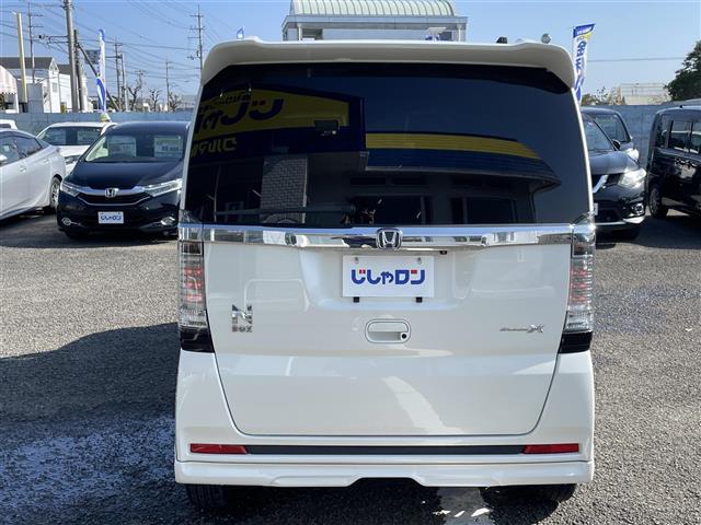 N-BOXカスタム G SSパッケージ 純正ナビゲーション バックカメラ 両側パワースライドドア HIDヘッドライト フォグランプ TRC アイドリングストップ 両席シートヒーター 社外アルミ積み込み プッシュスタート スマートキー(7枚目)