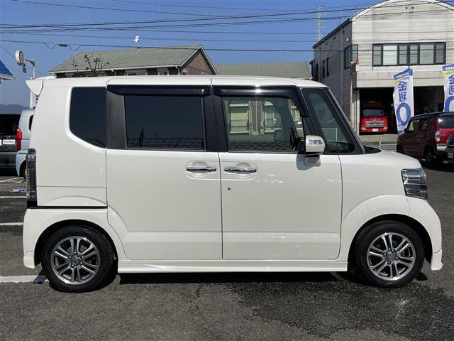 N-BOXカスタム G SSパッケージ 純正ナビゲーション バックカメラ 両側パワースライドドア HIDヘッドライト フォグランプ TRC アイドリングストップ 両席シートヒーター 社外アルミ積み込み プッシュスタート スマートキー(9枚目)