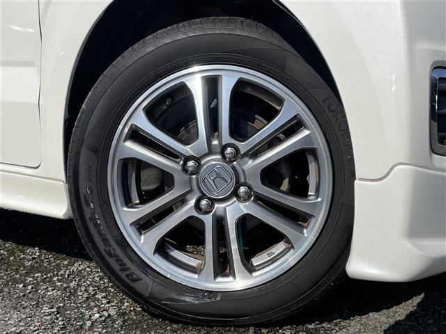 N-BOXカスタム G SSパッケージ 純正ナビゲーション バックカメラ 両側パワースライドドア HIDヘッドライト フォグランプ TRC アイドリングストップ 両席シートヒーター 社外アルミ積み込み プッシュスタート スマートキー(13枚目)